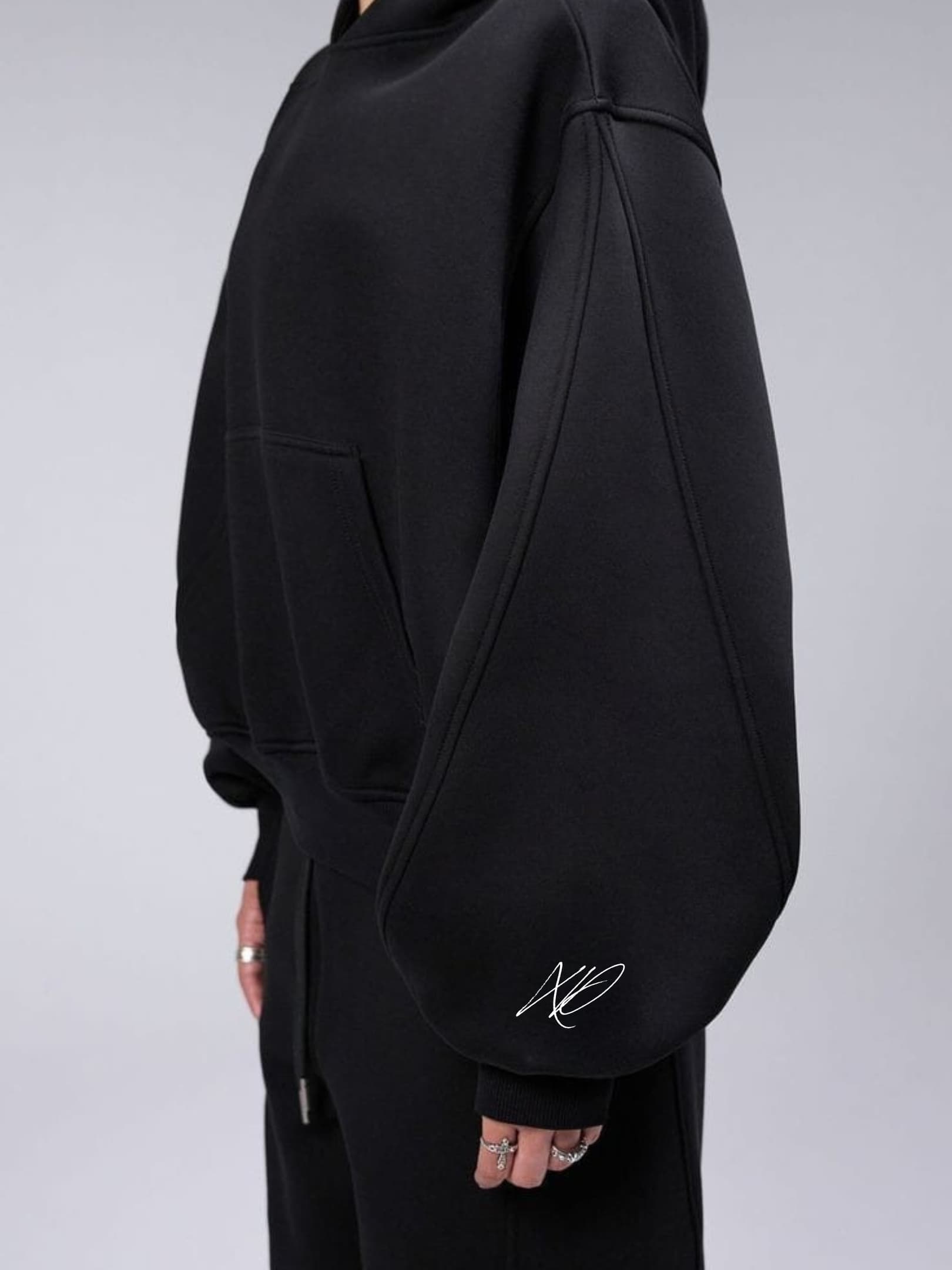 XELD / 01 / BLACK HOODIE